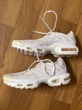 Nike Air Max Plus TN White Womens Athletic Sneakers - Size 9.5 - DM2362-100 GUC